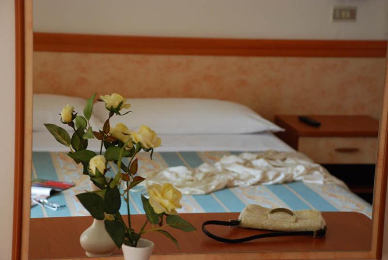 Hotel Serenella Vintage Rimini Zewnętrze zdjęcie